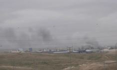 De la fumée s'élève d'une zone industrielle dans le sud d'Israël