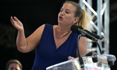 Mathilde Panot à Châteauneuf-sur-Isère, le 24 août 2025. ( AFP / JEAN-PHILIPPE KSIAZEK )