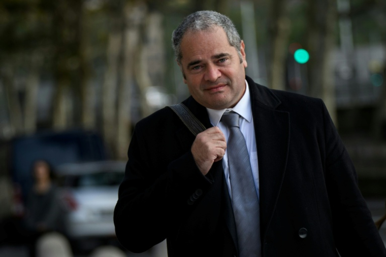 L'ancien chef de l'Office central pour la répression du trafic illicite des stupéfiants (Ocrtis), François Thierry, arrive au tribunal de Lyon pour l'ouverture de son procès le 23 septembre 2024 ( AFP / JEFF PACHOUD )
