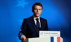 Le président français Emmanuel Macron tient une conférence de presse lors d'un sommet des dirigeants de l'Union européenne, à Bruxelles