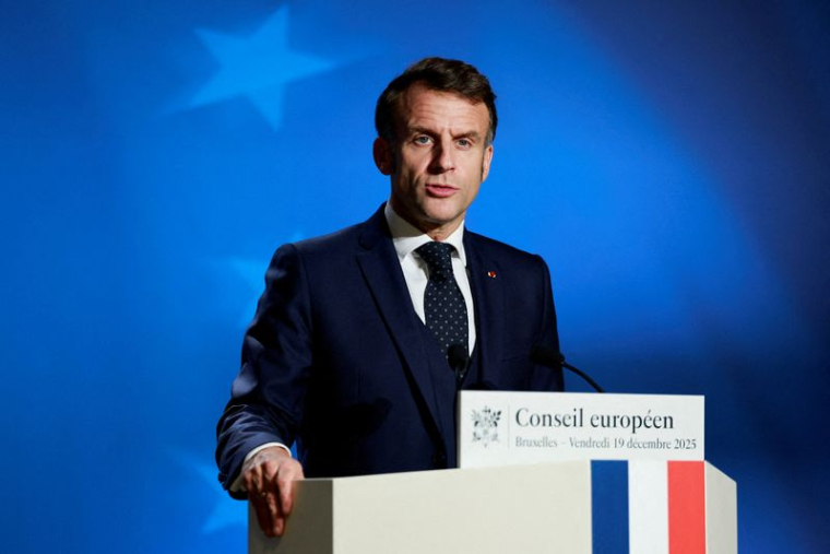 Le président français Emmanuel Macron tient une conférence de presse lors d'un sommet des dirigeants de l'Union européenne, à Bruxelles