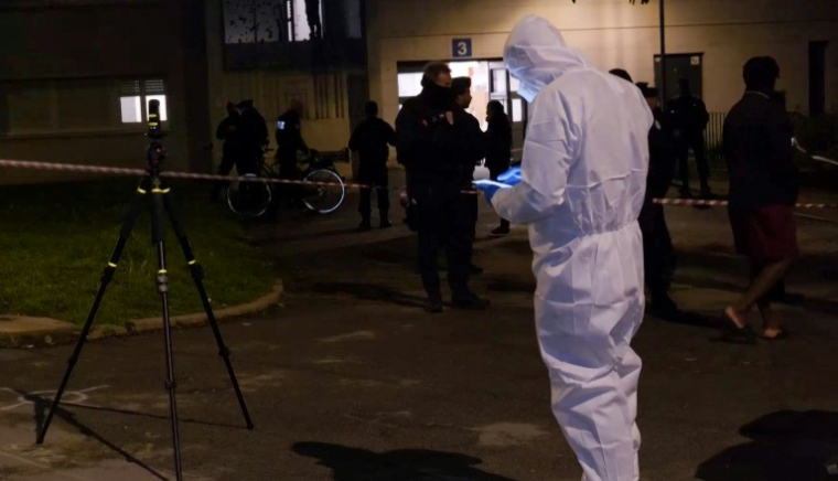 Cette capture d'écran montre des experts de la police scientifique sur les lieux d'une fusillade à Nantes, en Loire-Atlantique, le 14 mai 2026 ( AFP / - )