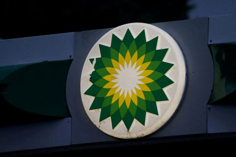 Un logo BP est affiché dans une station-service de Sydney