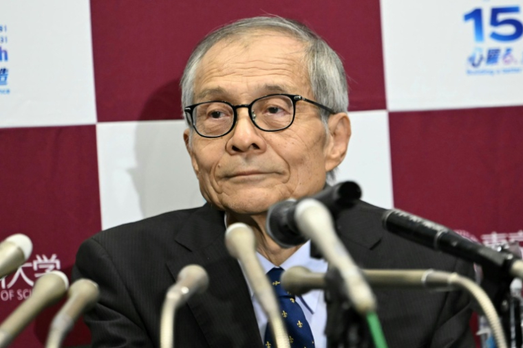 Le lauréat japonais du prix Nobel de chimie, Kenso Soai, lors d'une conférence de presse  à l'Université des sciences de Tokyo, le 7 octobre 2026 ( AFP / ANDREW CABALLERO-REYNOLDS )