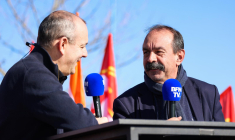 Laurent Berger et Philippe Martinez, à Albi, le 16 février 2023 ( AFP / CHARLY TRIBALLEAU )
