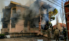 Un bâtiment en feu dans le village de Marjayoun, dans le sud du Liban, après une frappe israélienne le 17 mars 2026 ( AFP / - )