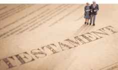 Rédiger un testament devant notaire permet de consigner sans ambiguïté ses dernières volontés pour transmettre son patrimoine. (© Shutterstock)