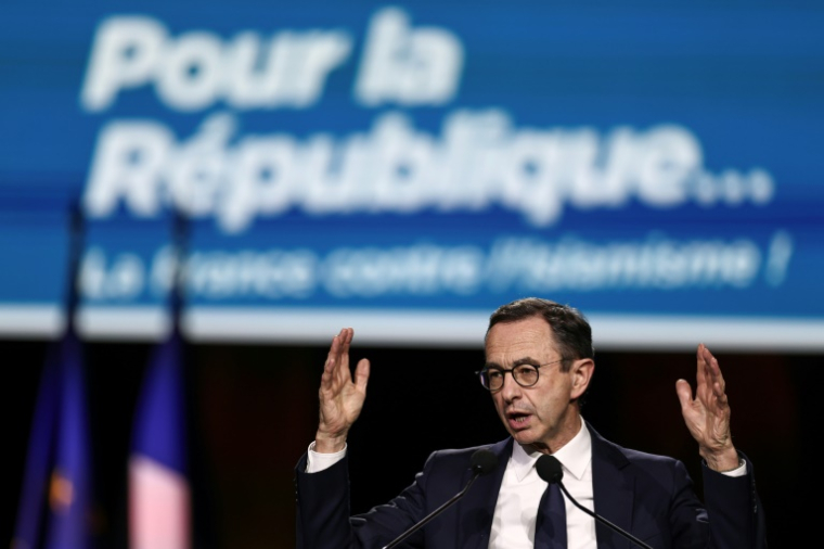 Le ministre de l'Intérieur Bruno Retailleau, candidat à la présidence du parti Les Républicains, lors d'un meeting "Pour la République, la France contre l'islamisme" à Paris, le 26 mars 2025 ( AFP / Thibaud MORITZ )