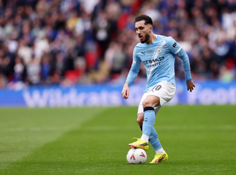 Rayan Cherki meilleur joueur et meilleur jeune de Premier League ?