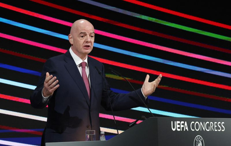 Une vue du président de la FIFA Gianni Infantino lors du 49e Congrès ordinaire de l'UEFA au Centre de congrès Sava à Belgrade