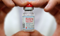 LE MONDE SERA CONFRONTÉ À UN SURPLUS DE VACCINS EN 2022, SELON LE DG DE MODERNA