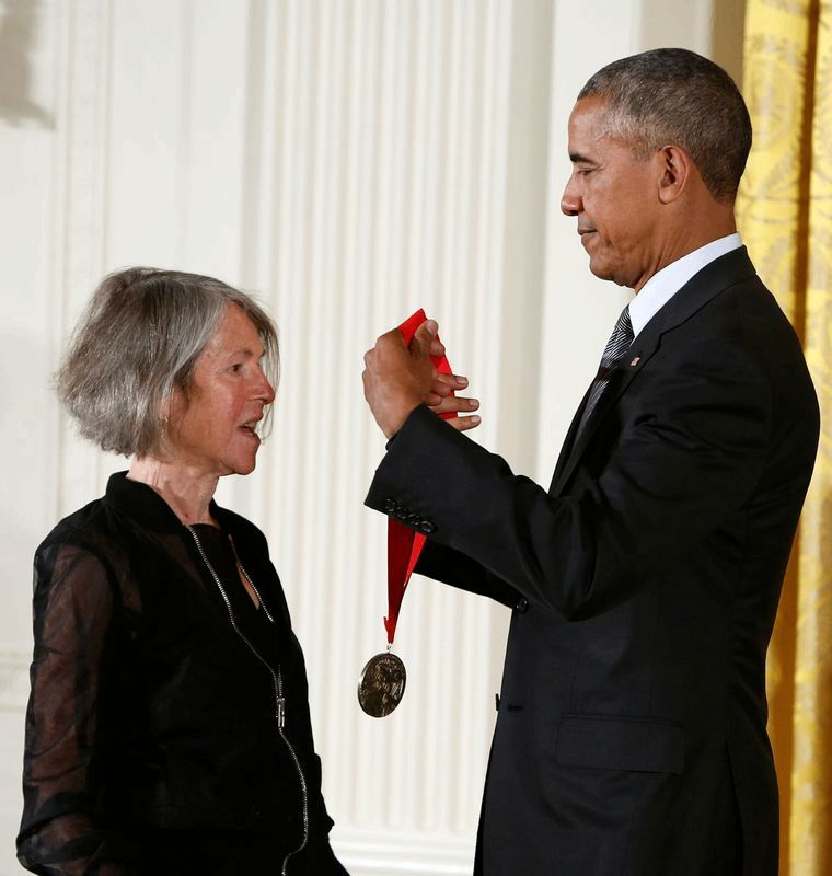 LE NOBEL DE LITTÉRATURE À LA POÈTE AMÉRICAINE LOUISE GLÜCK