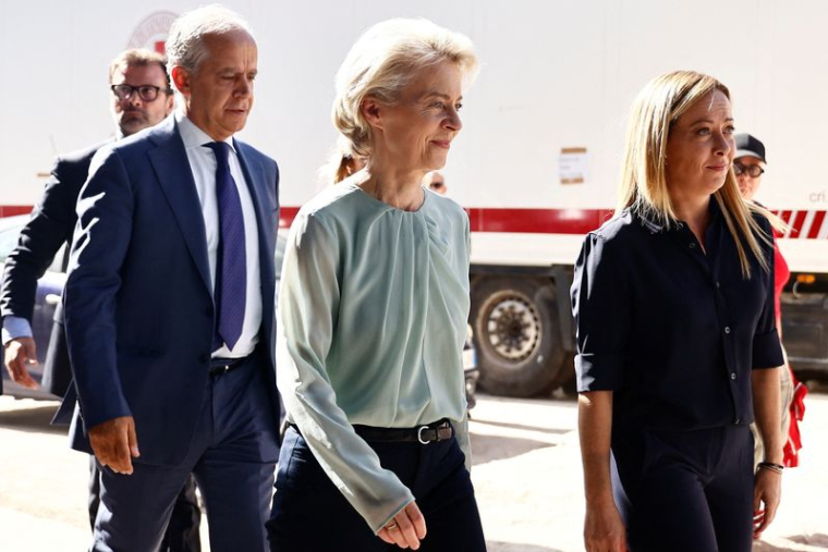 La présidente de la Commission européenne Ursula von der Leyen sur l'île de Lampedusa, en Italie
