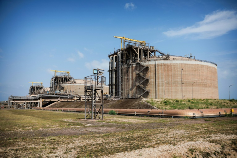 Des réservoirs géants de stockage de gaz du terminal GNL de Cavaou à Fos-sur-Mer, le 22 juin 2023 ( AFP / CLEMENT MAHOUDEAU )
