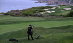 Un policier lors d'un événement auquel participe Donald Trump au golf de Rancho Palos Verdes, en Californie, le 13 septembre 2024 ( AFP / Robyn Beck  )