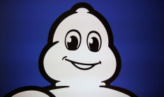 Bibendum, la mascotte de l'homme Michelin, avant une conférence de presse à Paris