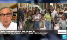 Emmanuel Macron tombe le masque : une stratégie payante ?