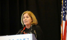 Photo d'archives: La présidente de la Réserve fédérale de Kansas City, Esther George, lors d'un discours à Denver, Colorado