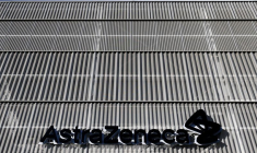 Le logo d'Astra Zeneca est photographié à Bruxelles