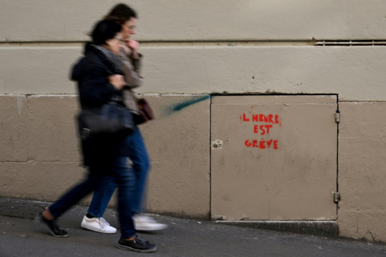 A l'approche des deux journées de mobilisation annoncées contre les projets d'économies budgétaires du gouvernement, tour d'horizon des positions recensées dans les syndicats des transports ( AFP / Nicolas TUCAT )