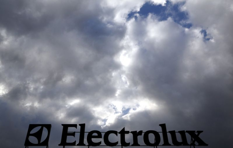 ELECTROLUX: LES CHAÎNES D'APPROVISIONNEMENT PÈSENT SUR LE BÉNÉFICE AU DEUXIÈME TRIMESTRE