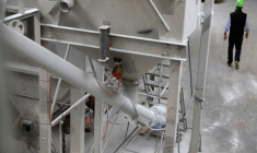 Un ouvrier travaille dans une usine à New York