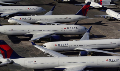 DELTA AIR LINES PRÉVOIT DES PERTES DE TRÉSORERIE JUSQU'AU PRINTEMPS