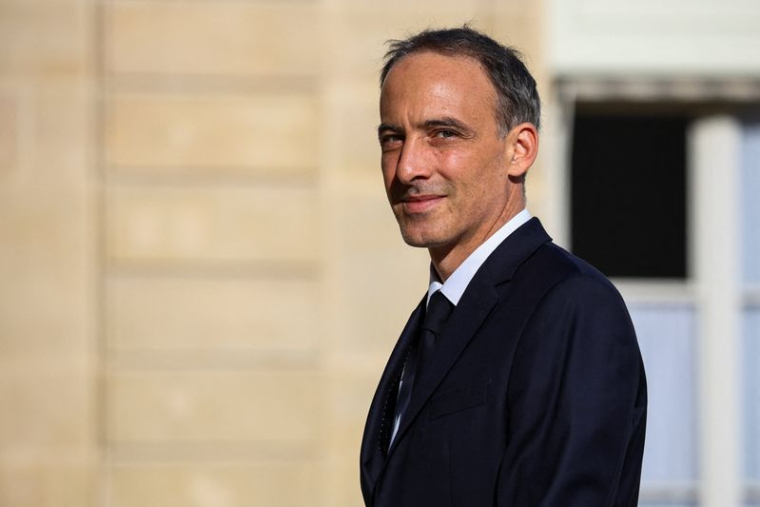 Le président français Macron rencontre des responsables politiques français à Paris