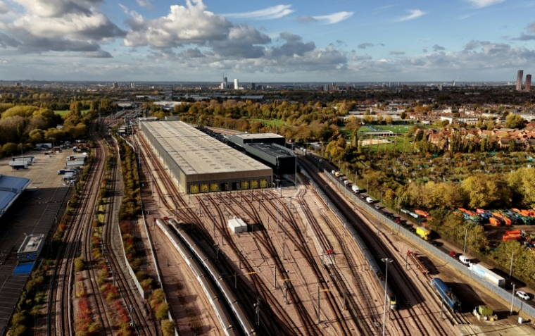 Vue aérienne du dépôt ferroviaire de Temple Mills, à Londres, le 27 octobre 2025 ( AFP / Yelim LEE )