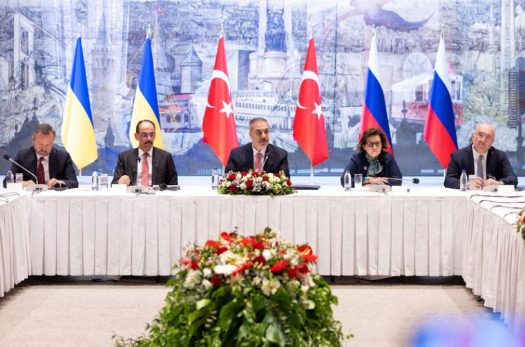 Une réunion entre des négociateurs ukrainiens et russes à Istanbul