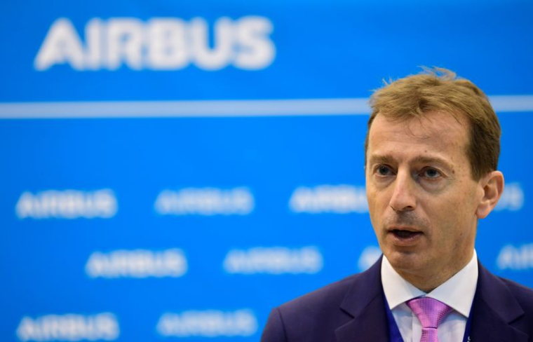 Guillaume Faury, PDG d'Airbus, s'exprime lors d'une visite dans les installations de recherche d'Airbus à Hambourg
