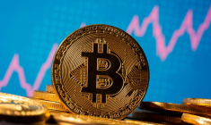 Une représentation de la cryptomonnaie Bitcoin devant un graphique boursier