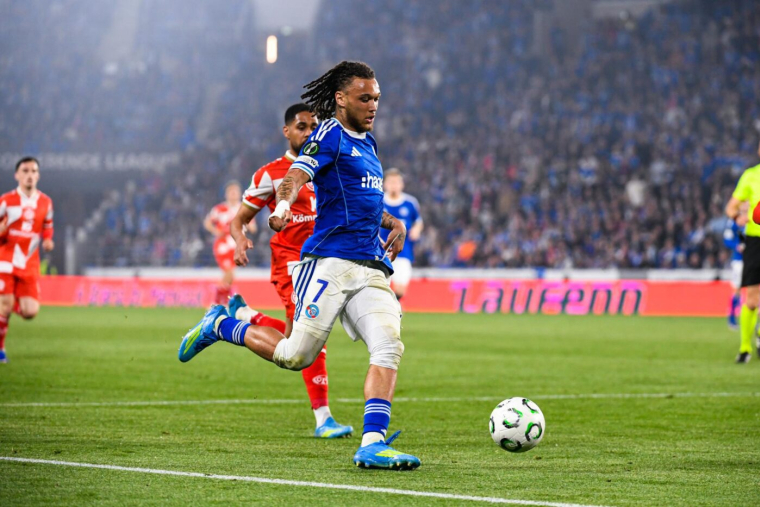 Le terrible coup de coude subi par Diego Moreira