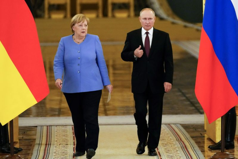 POUR SON DERNIER DÉPLACEMENT EN RUSSIE, MERKEL AFFRONTE POUTINE SUR NAVALNY