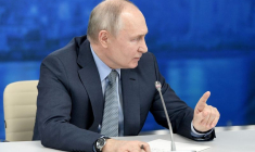 Le président russe Vladimir Poutine lors d'une réunion à l'université technique maritime d'État de Saint-Pétersbourg