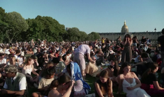 Paris : Rassemblement aux Invalides pour observer l’éclipse solaire