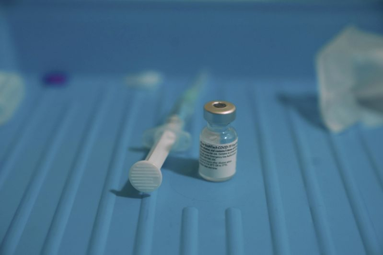 LE VACCIN DE PFIZER ET BIONTECH FRANCHIT UNE ÉTAPE VERS UNE VALIDATION AUX USA