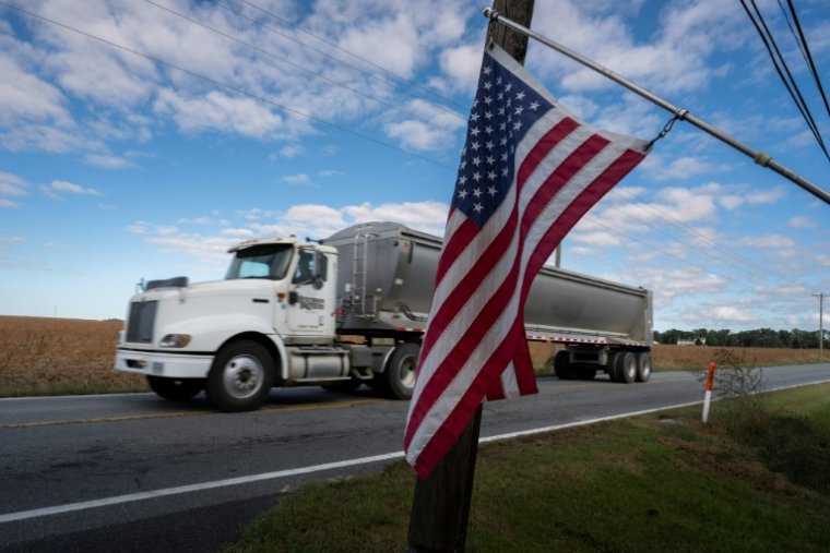 L'agriculteur Travis Hutchison, producteur de soja, au volant de son camion à Cordova, dans le Maryland, le 10 octobre 2025 ( AFP / ROBERTO SCHMIDT )