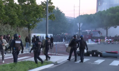 Toulouse: la police disperse des manifestants qui font usage de gaz lacrymogène