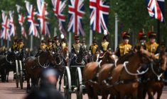 Défilé sur le Mall à Londres des forces armées britanniques pour célébrer le 80e anniversaire du jour de la Victoire en Europe, marquant la fin de la Seconde Guerre mondiale en Europe, le 5 mai 2025 ( POOL / HENRY NICHOLLS )