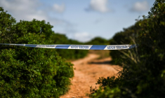 Un ruban interdit l'accès à une zone où les enquêteurs portugais et allemands ont repris leurs investigations dans le cadre de la disparition en 2007 de Maddie McCann, le 3 juin 2025 à Lagos, au Portugal ( AFP / Patricia DE MELO MOREIRA )