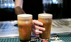 Le coût massif de l'alcool pour la société et son rôle dans les violences commises par les hommes doivent faire l'objet de politiques publiques plus volontaristes, selon des experts ( AFP / Charly TRIBALLEAU )