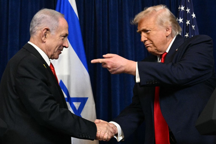 Benamin Netanyahu et Donald Trump à Palm Beach, aux Etats-Unis, le 29 décembre 2025. ( AFP / JIM WATSON )