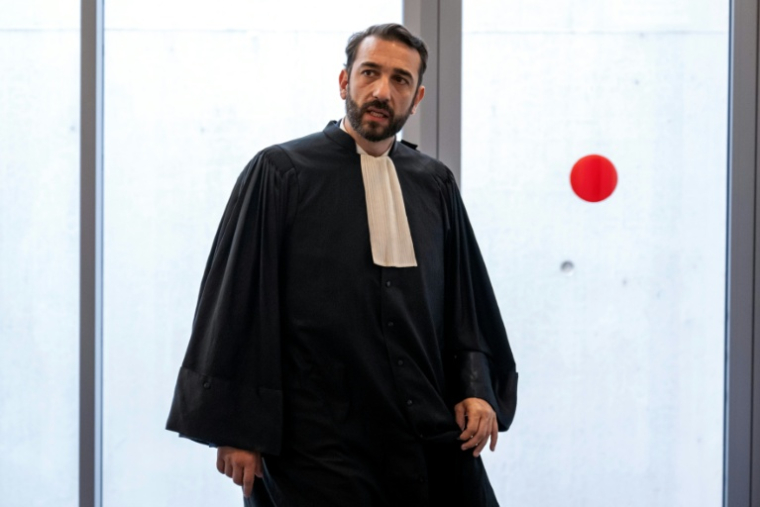 Me Philippe-Henry Honegger, avocat de Laëtitia R, arrive pour le procès de Guillaume B, au tribunal des Alpes-de-Haute-Provence à Digne-les-Bains, le 18 mai 2026 ( AFP / MIGUEL MEDINA )