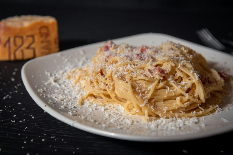 Une assiette de pâtes à la carbonara (Crédits: Unsplash - Zoran Borojevic)