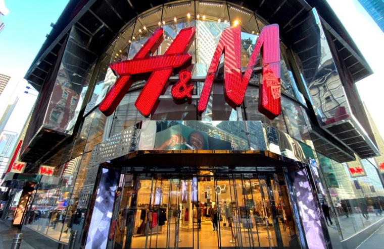 H&M REMANIE SA DIRECTION, LE TITRE GRIMPE