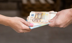 Prêt d’argent entre proches : comment éviter les problèmes fiscaux ? / iStock.com - Julia Klueva