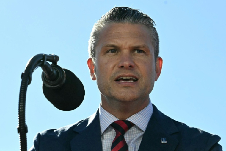 Le ministre américain de la Défense Pete Hegseth à Sparrows Point, le 6 octobre 2026 dans le Maryland ( AFP / Jim WATSON )