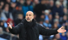 Guardiola envoie paître des adolescents qui lui demandaient un autographe