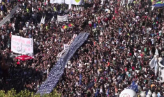Argentine: 50 ans après la dictature, une banderole des disparus brandie lors d'une marche